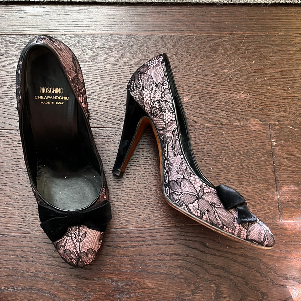 Gorgeous moschino heels pink with black lace and velvet bow patent heels